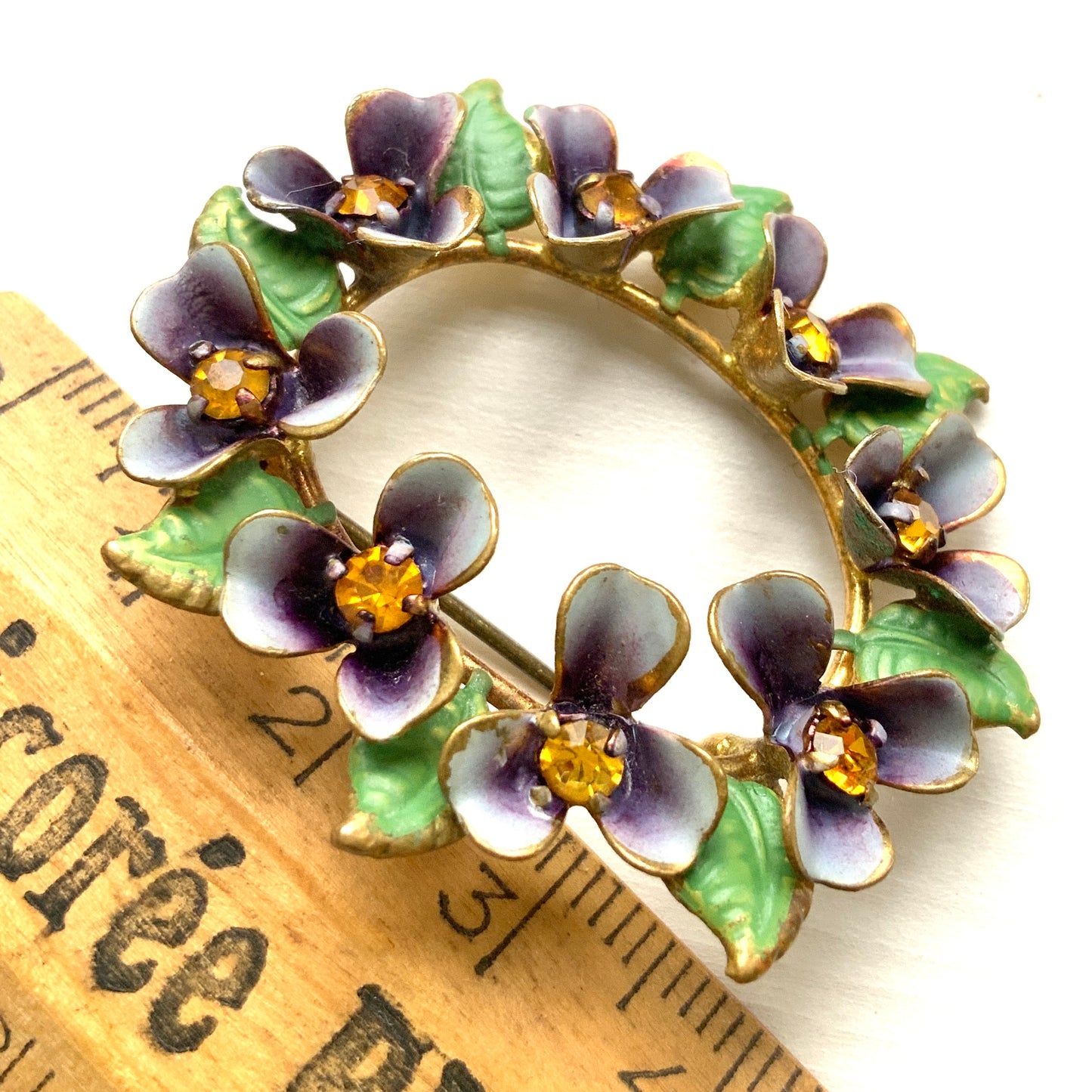 VINTAGE 1940-50's Enamel Violet & Yellow Rhinestone Wreath Brooch