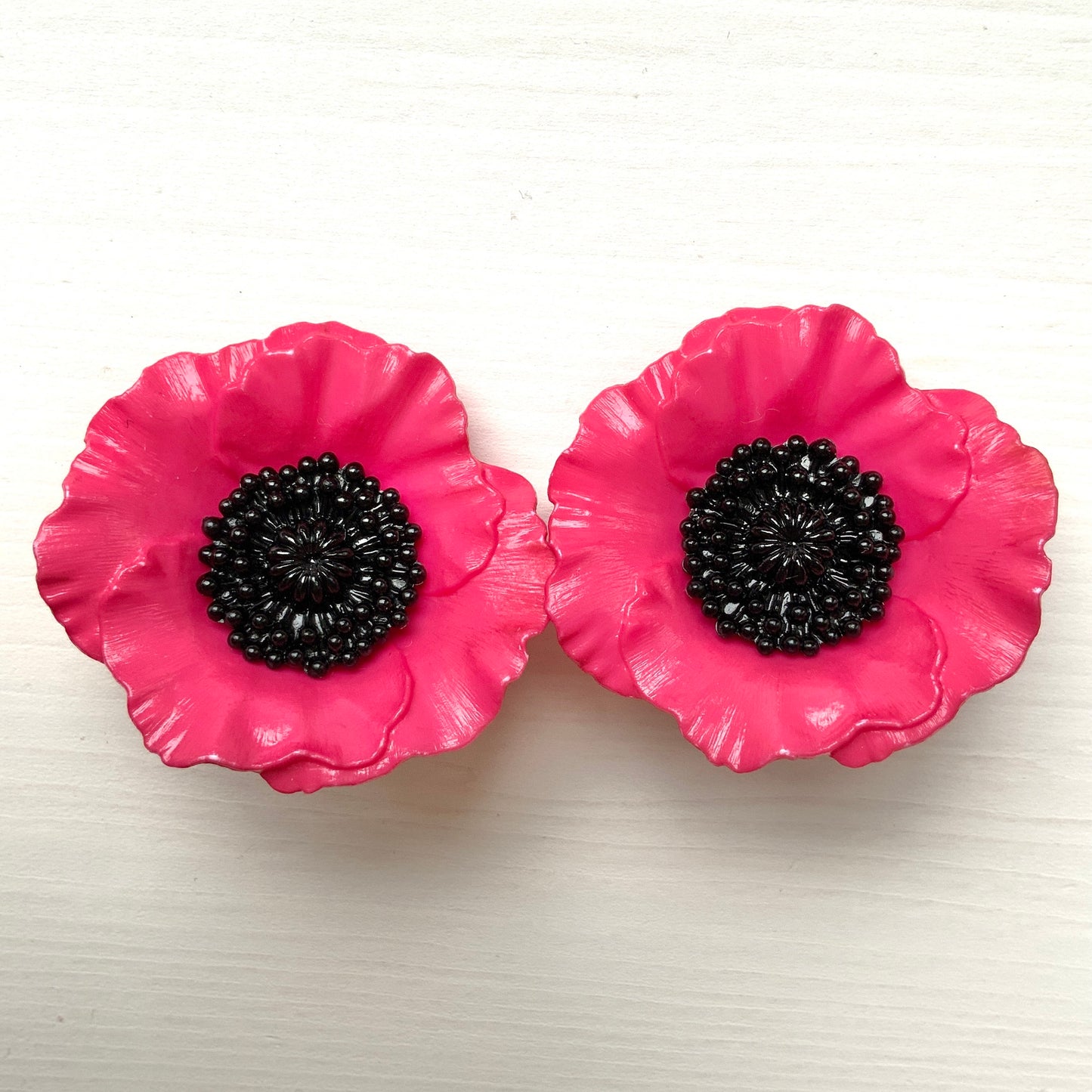 VINTAGE Pink Plastic Poppy Clip Earrings