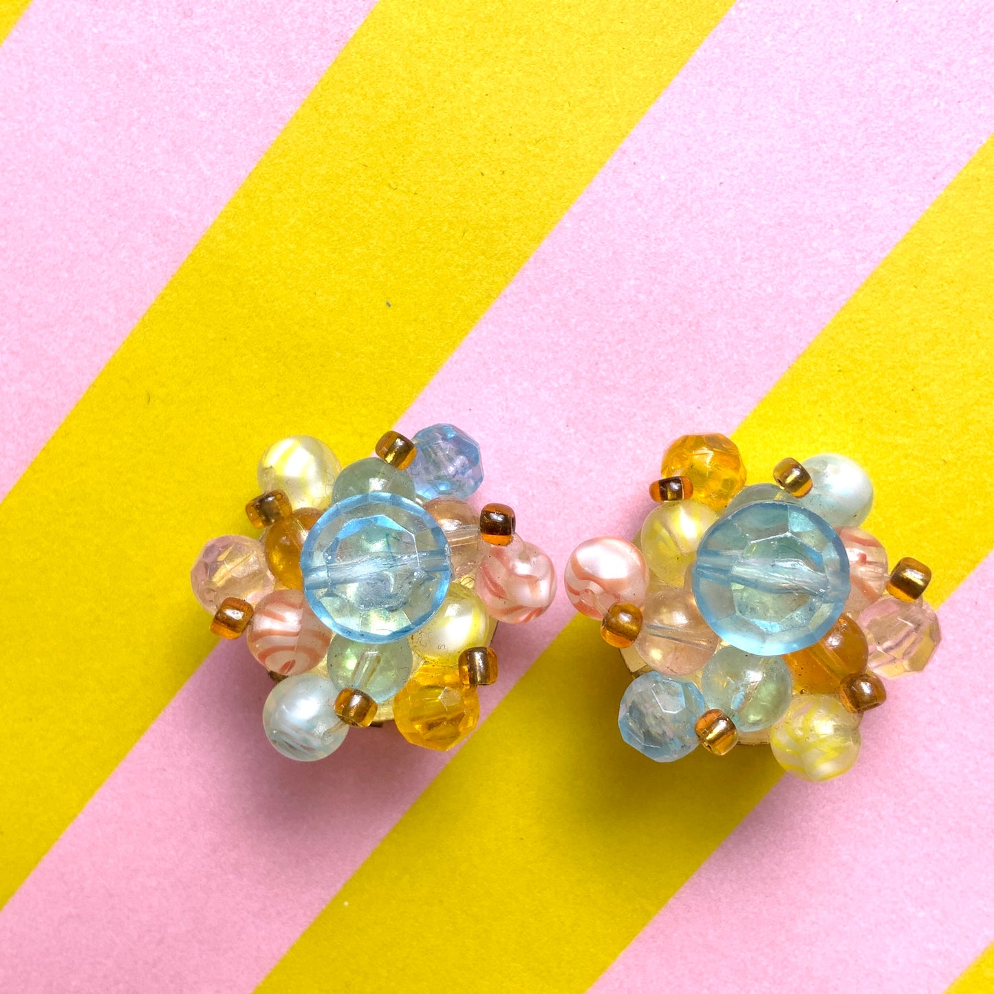 VINTAGE 1950's Multicolour Plastic Givre Beads Cluster Clip Earrings