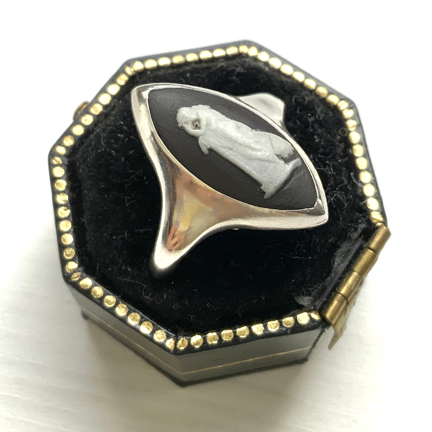 WEDGEWOOD VINTAGE 1960s Black Jasperware Marquise Cameo Silver Ring