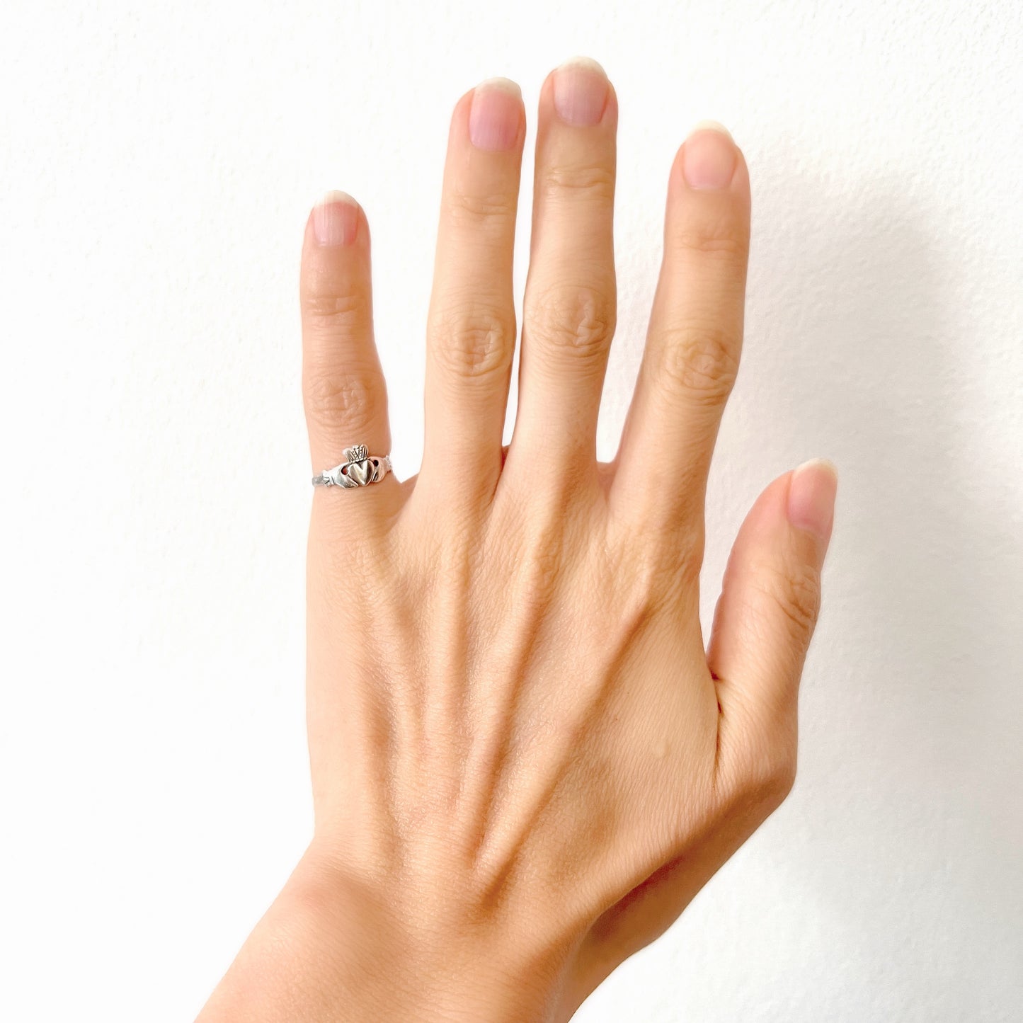 VINTAGE 1980's Claddagh Silver Pinky Ring