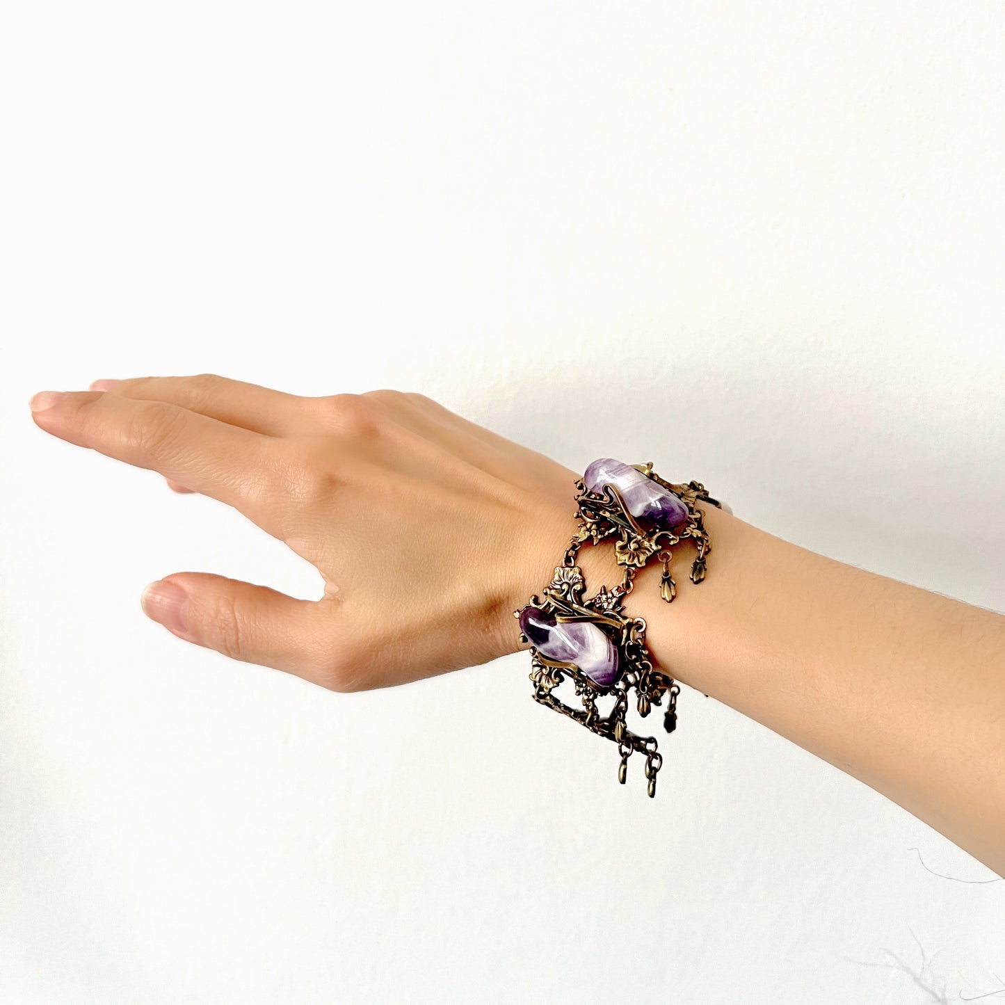 VINTAGE Amethyst & Decorative Gold Tone Metal Frame Bracelet