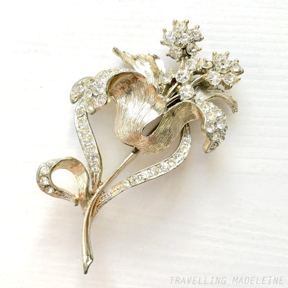 VINTAGE EXQUISITE Rhinestone + Silver Tone Flower Brooch