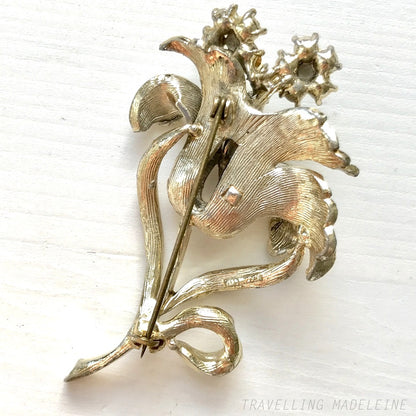 VINTAGE EXQUISITE Rhinestone + Silver Tone Flower Brooch