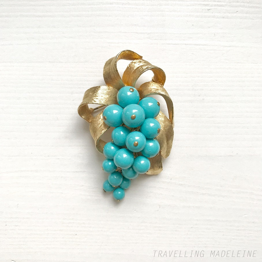 VINTAGE Turquoise Plastic Beads Grape & Gold Tone Leaf Brooch