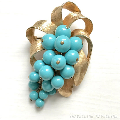 VINTAGE Turquoise Plastic Beads Grape & Gold Tone Leaf Brooch