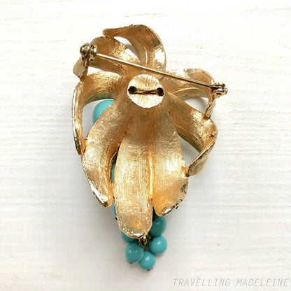 VINTAGE Turquoise Plastic Beads Grape & Gold Tone Leaf Brooch