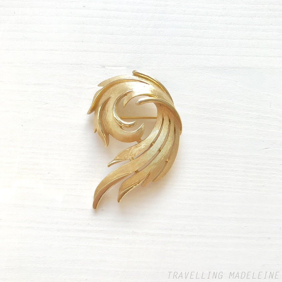 VINTAGE 1960's TRIFARI Gold Tone Swirl Leaf Brooch