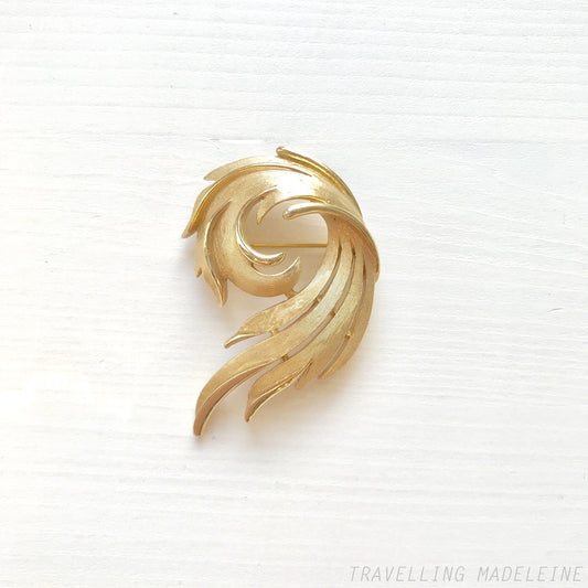 VINTAGE 1960's TRIFARI Gold Tone Swirl Leaf Brooch