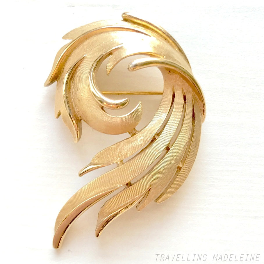 VINTAGE 1960's TRIFARI Gold Tone Swirl Leaf Brooch