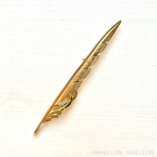 VINTAGE 1950-60's TRIFARI Gold Tone Feather Brooch