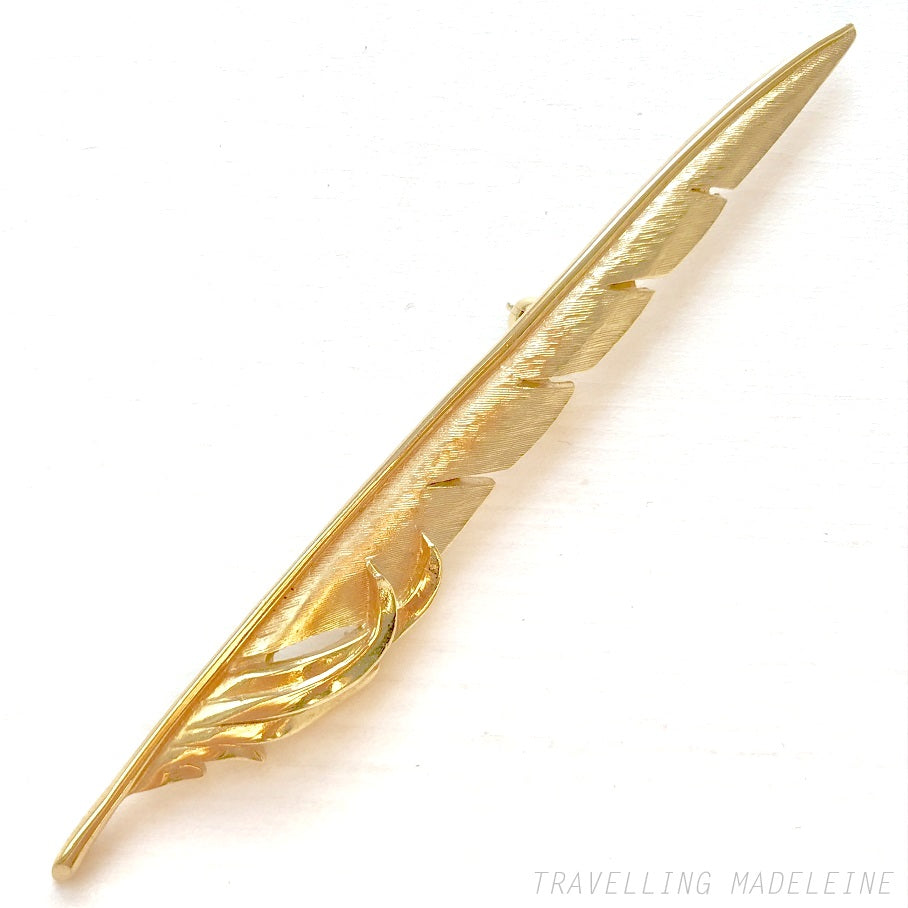 VINTAGE 1950-60's TRIFARI Gold Tone Feather Brooch