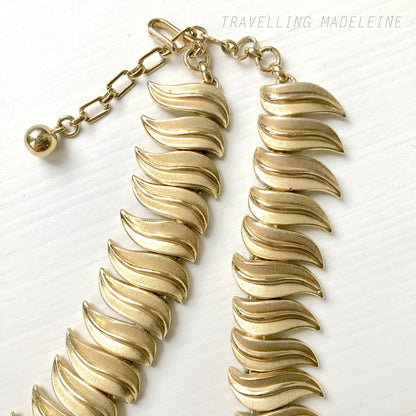 VINTAGE 1950-60's TRIFARI Gold Tone Long Leaf Necklace