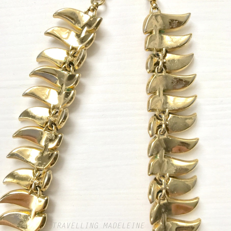 VINTAGE 1950-60's TRIFARI Gold Tone Long Leaf Necklace