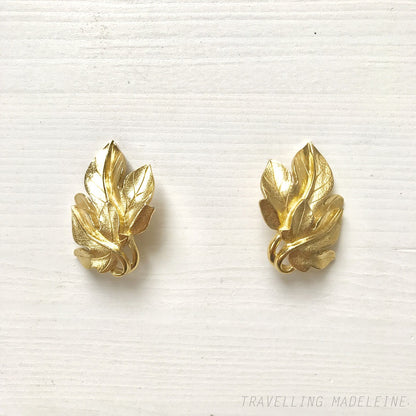 VINTAGE 1970-80's TRIFARI x KUNIO MATSUMOTO Gold Tone Maple Leaf Earrings