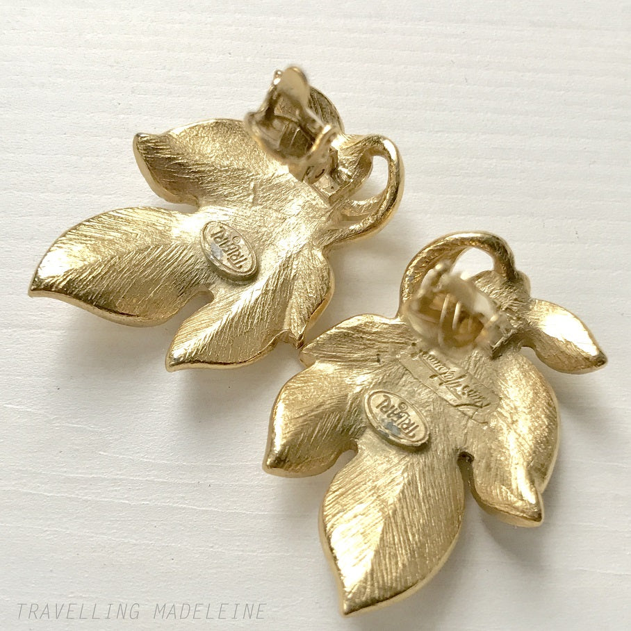 VINTAGE 1970-80's TRIFARI x KUNIO MATSUMOTO Gold Tone Maple Leaf Earrings