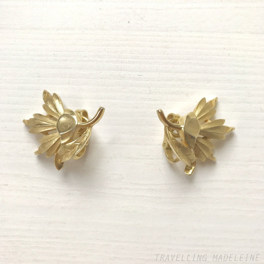 VINTAGE 1950’s TRIFARI Gold Tone Thistle Flower Clip Earrings