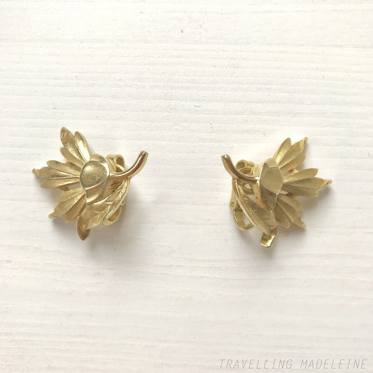 VINTAGE 1950’s TRIFARI Gold Tone Thistle Flower Clip Earrings