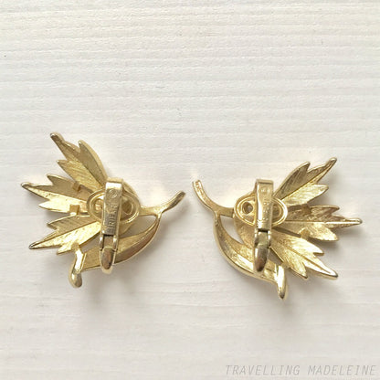 VINTAGE 1950’s TRIFARI Gold Tone Thistle Flower Clip Earrings