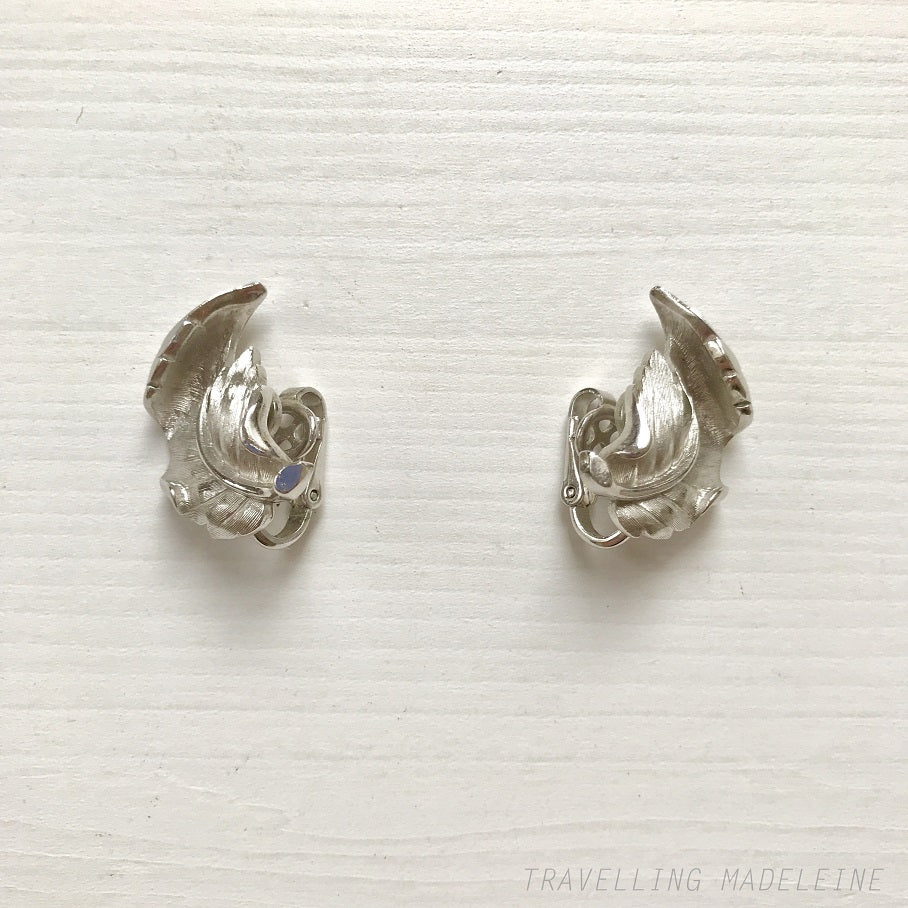 VINTAGE 1950-60's TRIFARI Silver Tone Leaf Clip Earrings