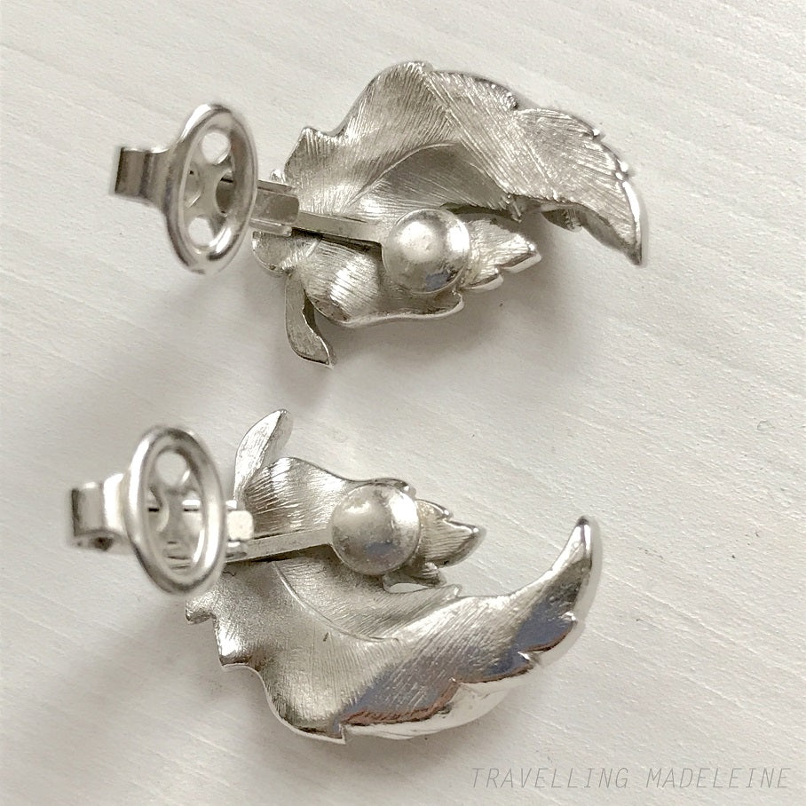 VINTAGE 1950-60's TRIFARI Silver Tone Leaf Clip Earrings