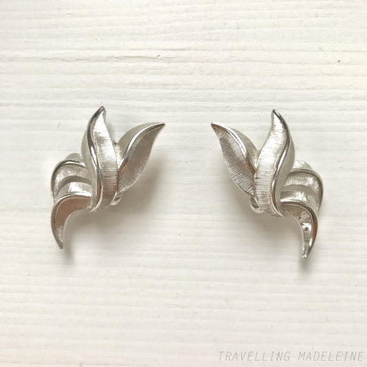 VINTAGE 1950-60's TRIFARI Silver Tone Long Leaf Clip Earrings