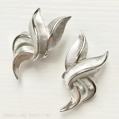 VINTAGE 1950-60's TRIFARI Silver Tone Long Leaf Clip Earrings