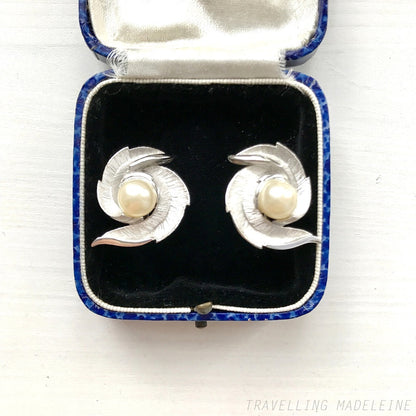 VINTAGE 1950-60's TRIFARI Silver Tone Swirl Leaves & Pearl Clip Earrings