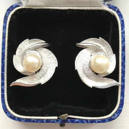 VINTAGE 1950-60's TRIFARI Silver Tone Swirl Leaves & Pearl Clip Earrings