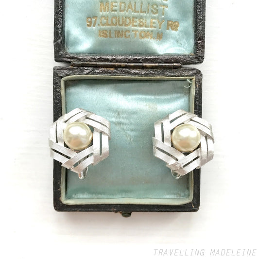 VINTAGE 1950-60's TRIFARI Silver Tone Hexagon & Pearl Clip Earrings