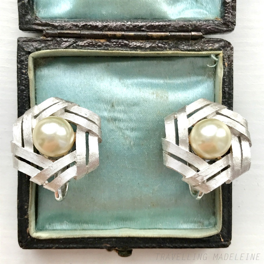 VINTAGE 1950-60's TRIFARI Silver Tone Hexagon & Pearl Clip Earrings