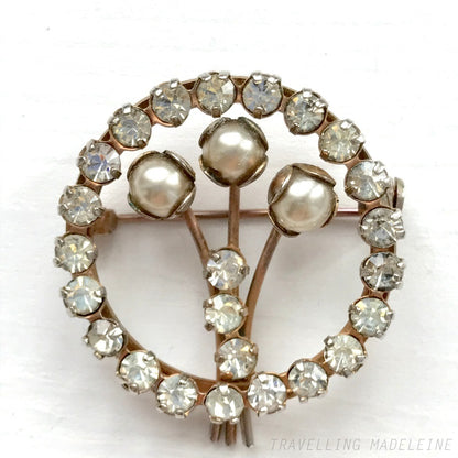 VINTAGE 1950's Grey Pearls & Rhinestone Wreath Brooch