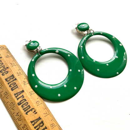 Circa 1980s–90s vintage clip-on earrings featuring a playful polka dot design. 1980〜90年代頃の水玉模様のヴィンテージクリップイヤリング。