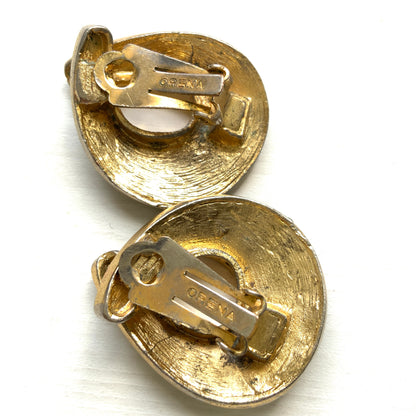 Circa 1980s vintage clip-on earrings by the French costume jewellery brand Orena. 1980年代頃、フランスのコスチュームジュエリーブランドOrenaのヴィンテージクリップイヤリング。