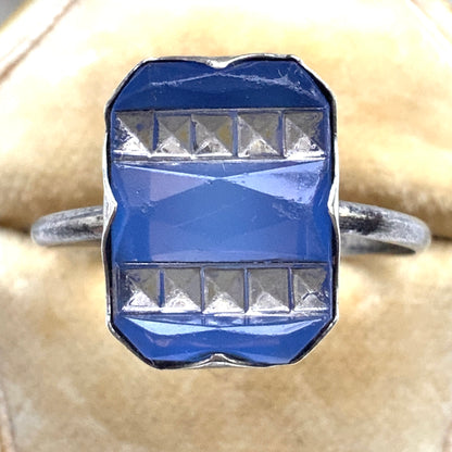 A British Art Deco vintage silver ring, dating from around the 1930s. 1930年代頃、イギリス製のアールデコヴィンテージシルバーリング。
