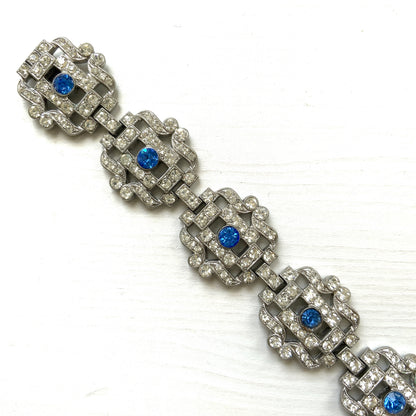 A beautiful 1930s vintage bracelet set with sparkling rhinestones in an intricate openwork design. ラインストーンが美しいオープンワークに散りばめられた、1930年代のヴィンテージブレスレット。