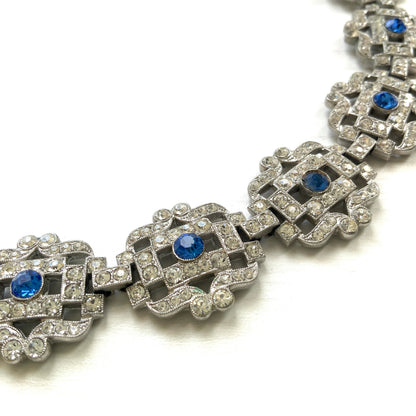 A beautiful 1930s vintage bracelet set with sparkling rhinestones in an intricate openwork design. ラインストーンが美しいオープンワークに散りばめられた、1930年代のヴィンテージブレスレット。