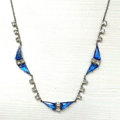 A vintage necklace from the Art Deco era, featuring vivid blue and clear glass stones.  鮮やかなブルーグラスとクリアグラスを組み合わせた、アールデコ時代のヴィンテージネックレス。