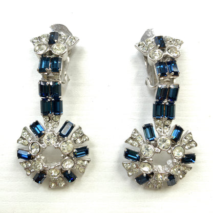 Vintage earrings featuring deep blue and clear rhinestones. 深いブルーのラインストーンとクリアラインストーンを組み合わせたヴィンテージイヤリング。