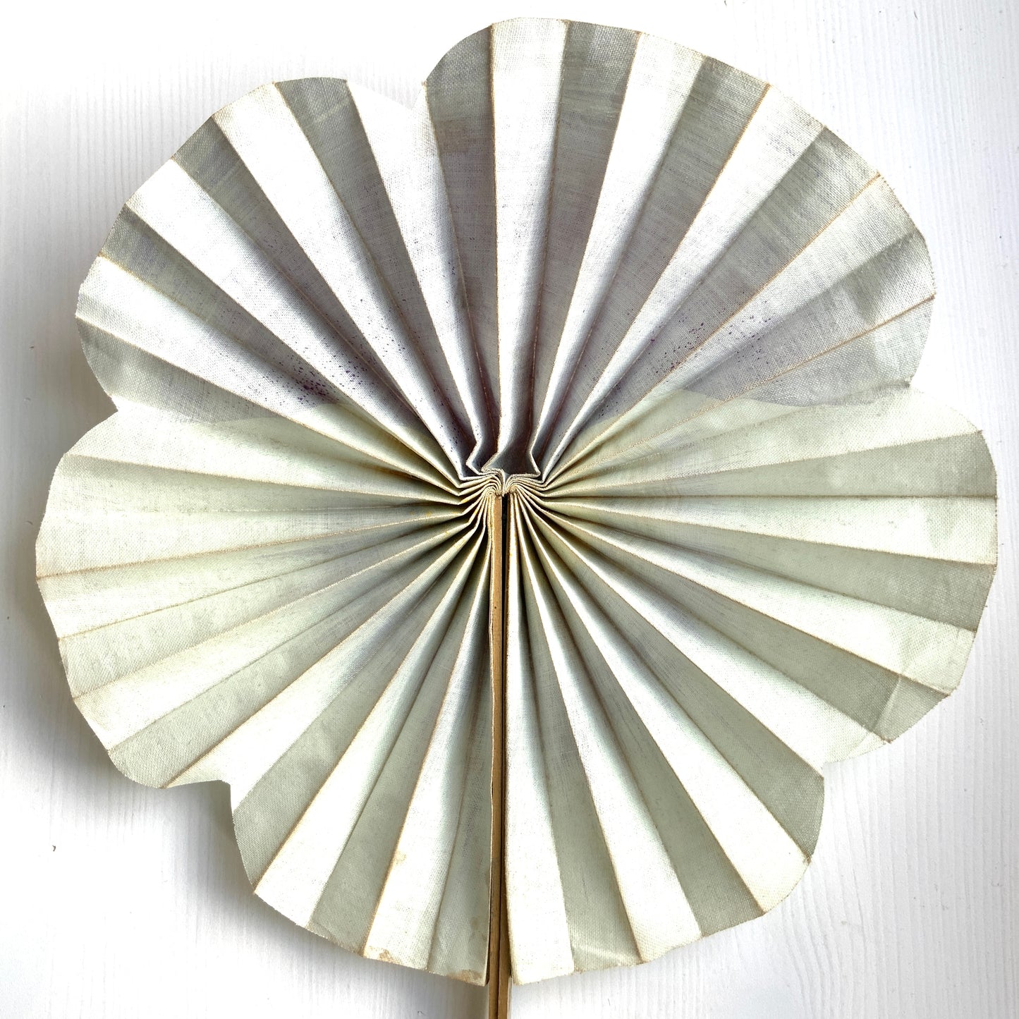 VINTAGE 1920s Linen Pansy Cockade Fan