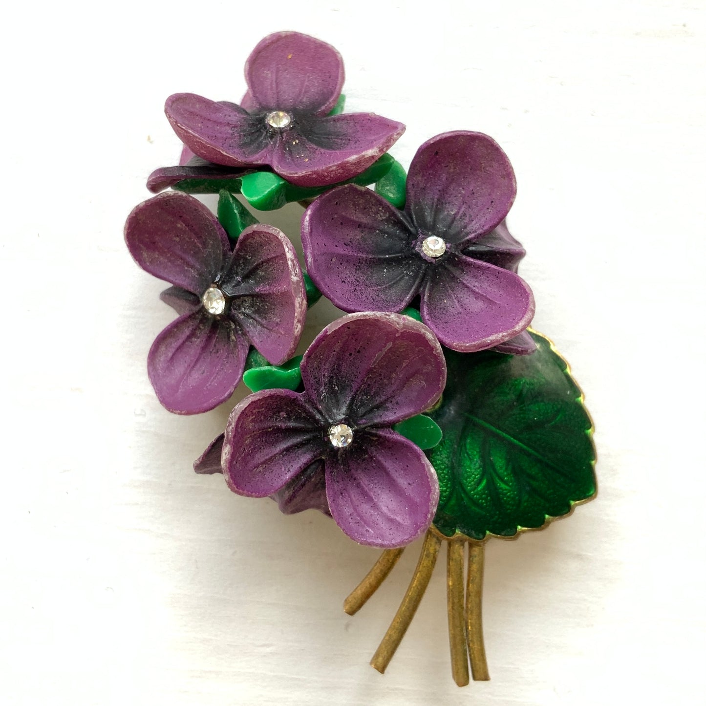 VINTAGE 1950s Plastic Violet Brooch