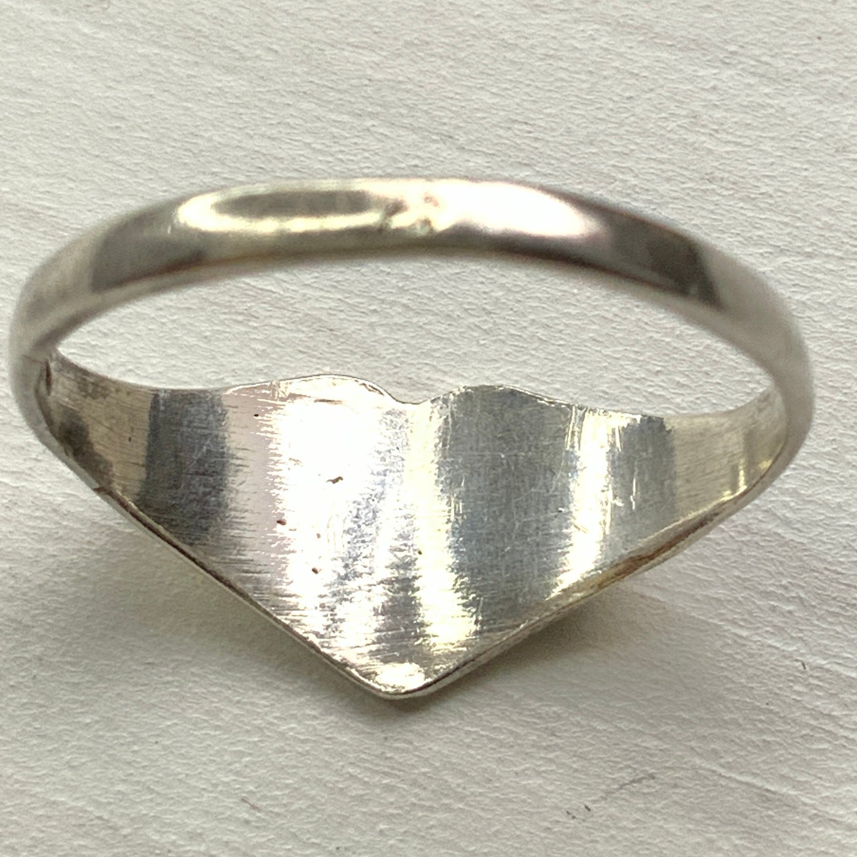 VINTAGE Silver Signet Heart Ring with "I" Initial　ヴィンテージ　シルバー　ハート　シグネットリング