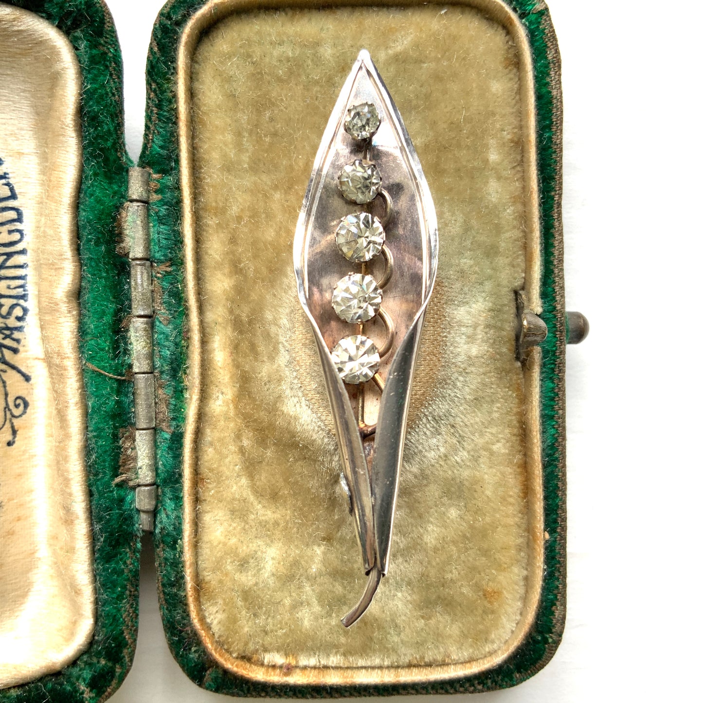 A silver lily of the valley mini brooch by AJS. AJSのシルバー製スズランモチーフのミニブローチ。 