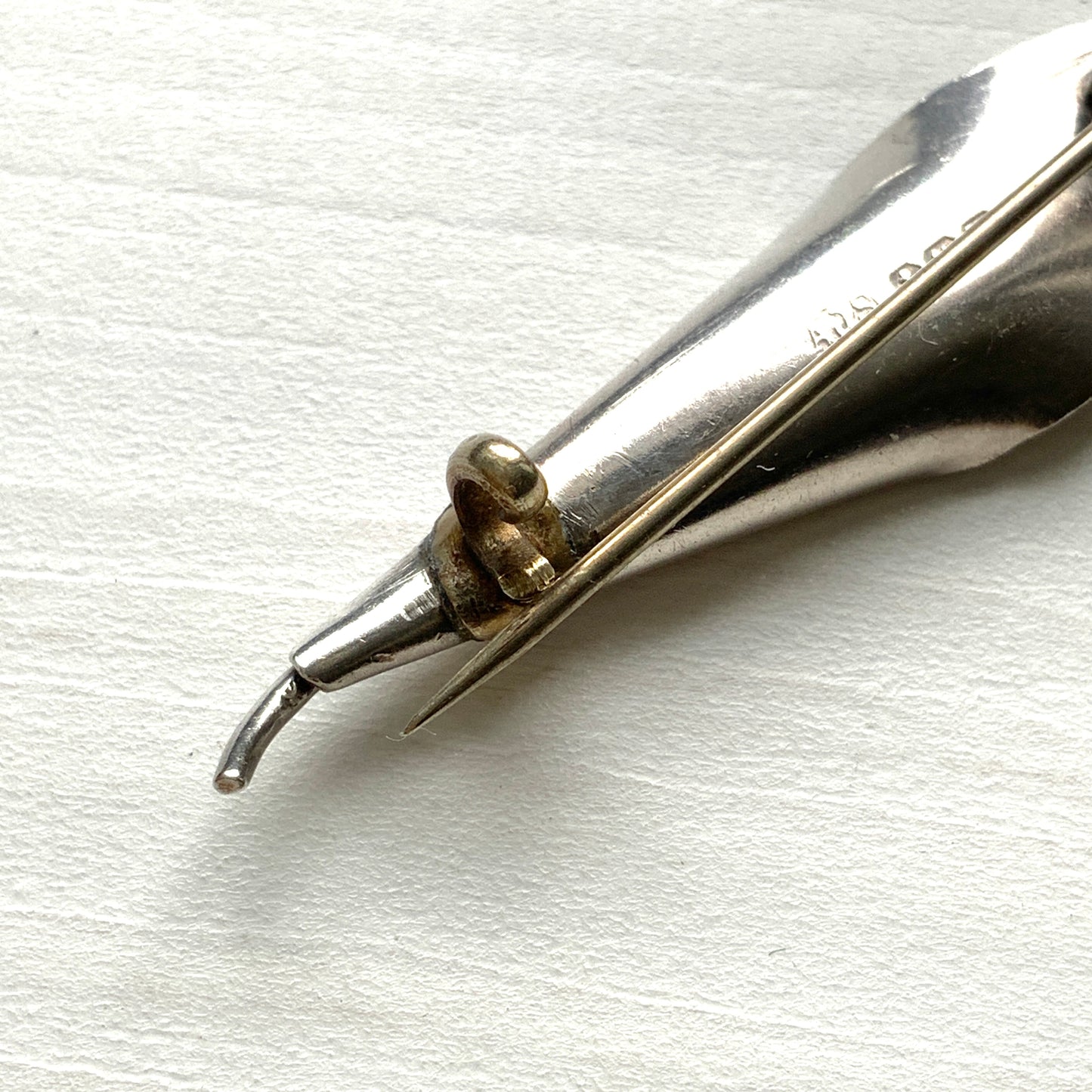 A silver lily of the valley mini brooch by AJS. AJSのシルバー製スズランモチーフのミニブローチ。 