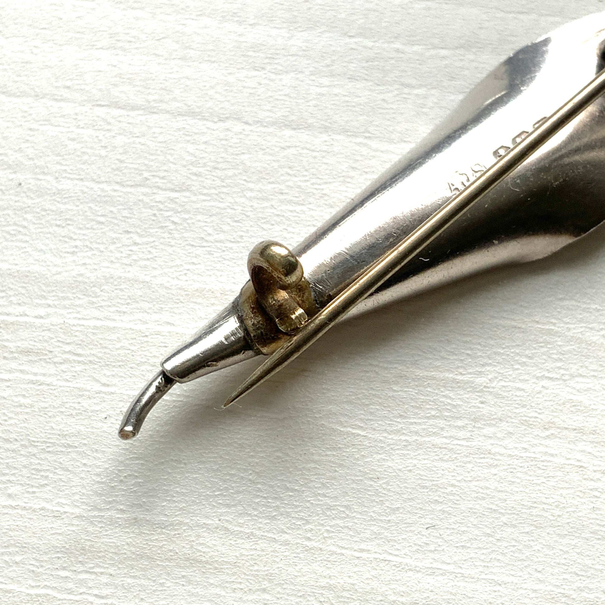 A silver lily of the valley mini brooch by AJS. AJSのシルバー製スズランモチーフのミニブローチ。 