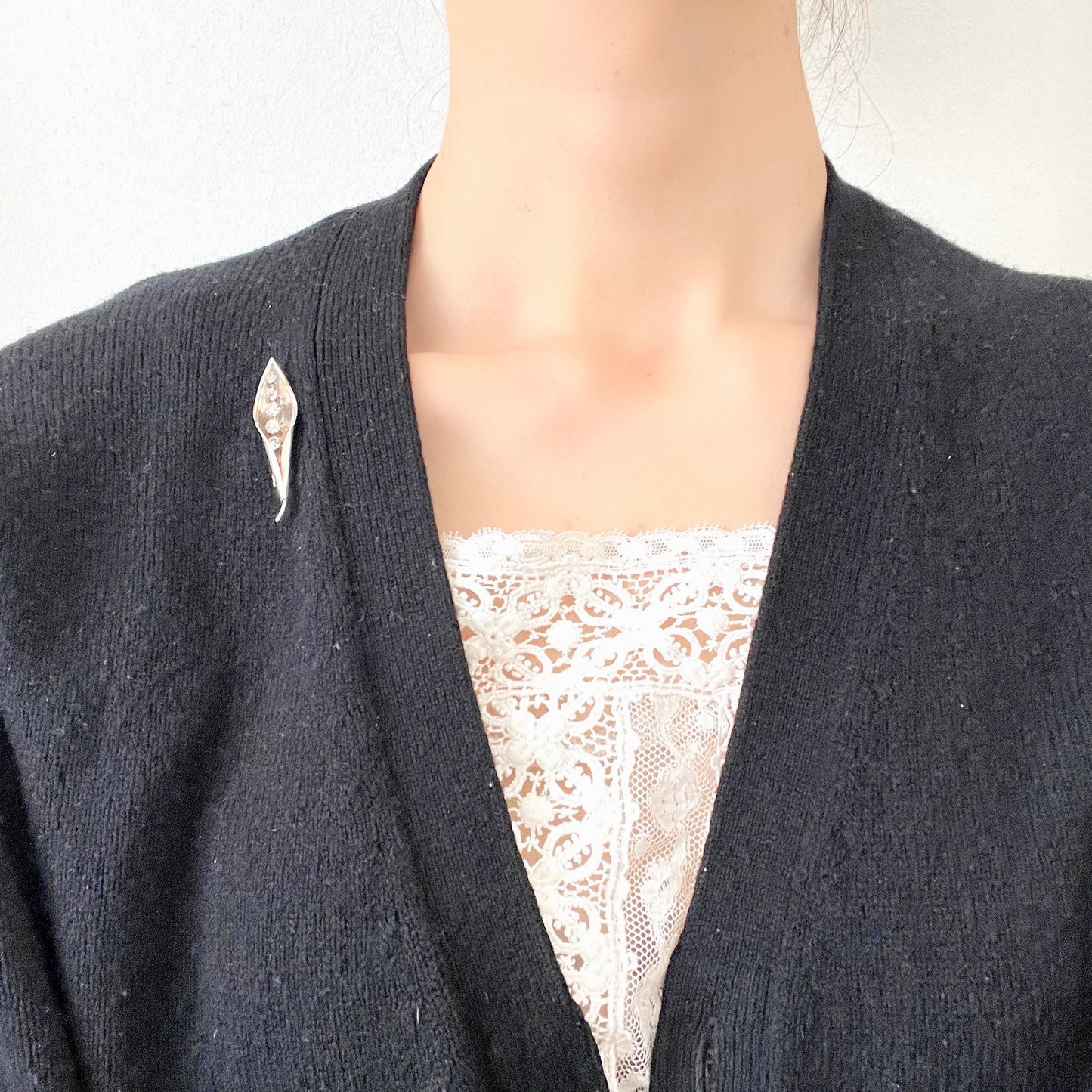 A silver lily of the valley mini brooch by AJS. AJSのシルバー製スズランモチーフのミニブローチ。 