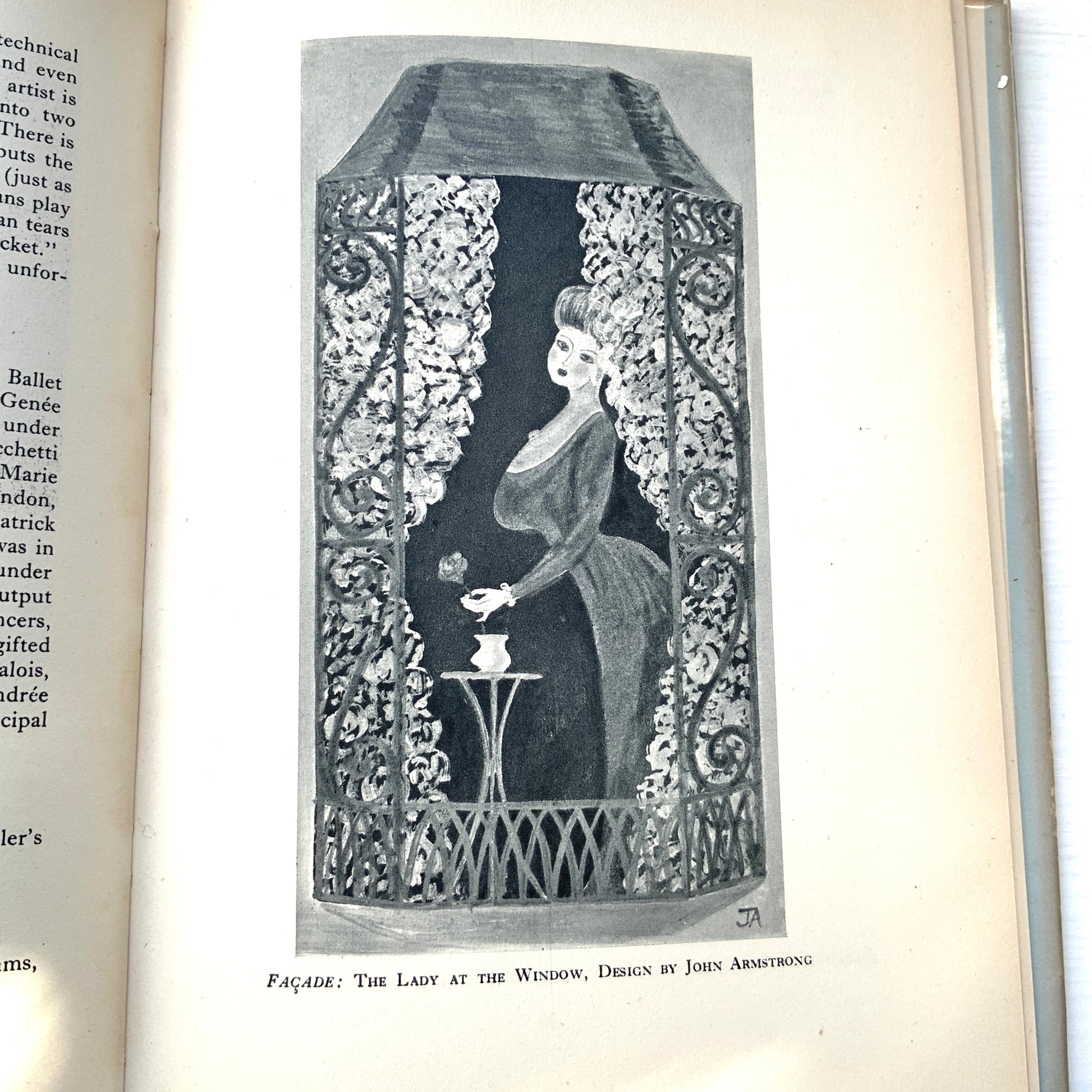 A title from the Britain in Pictures series, published in the 1940s to introduce aspects of British culture, ”English Ballet”. 1940年代に刊行された、英国文化を紹介するシリーズ、Britain in Pictures の一冊、『英国のバレエ』。