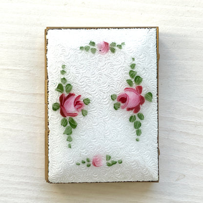 A miniature photo frame decorated with beautiful guilloché enamel.  美しいギヨシェエナメルが施された、ミニサイズのフォトフレーム。