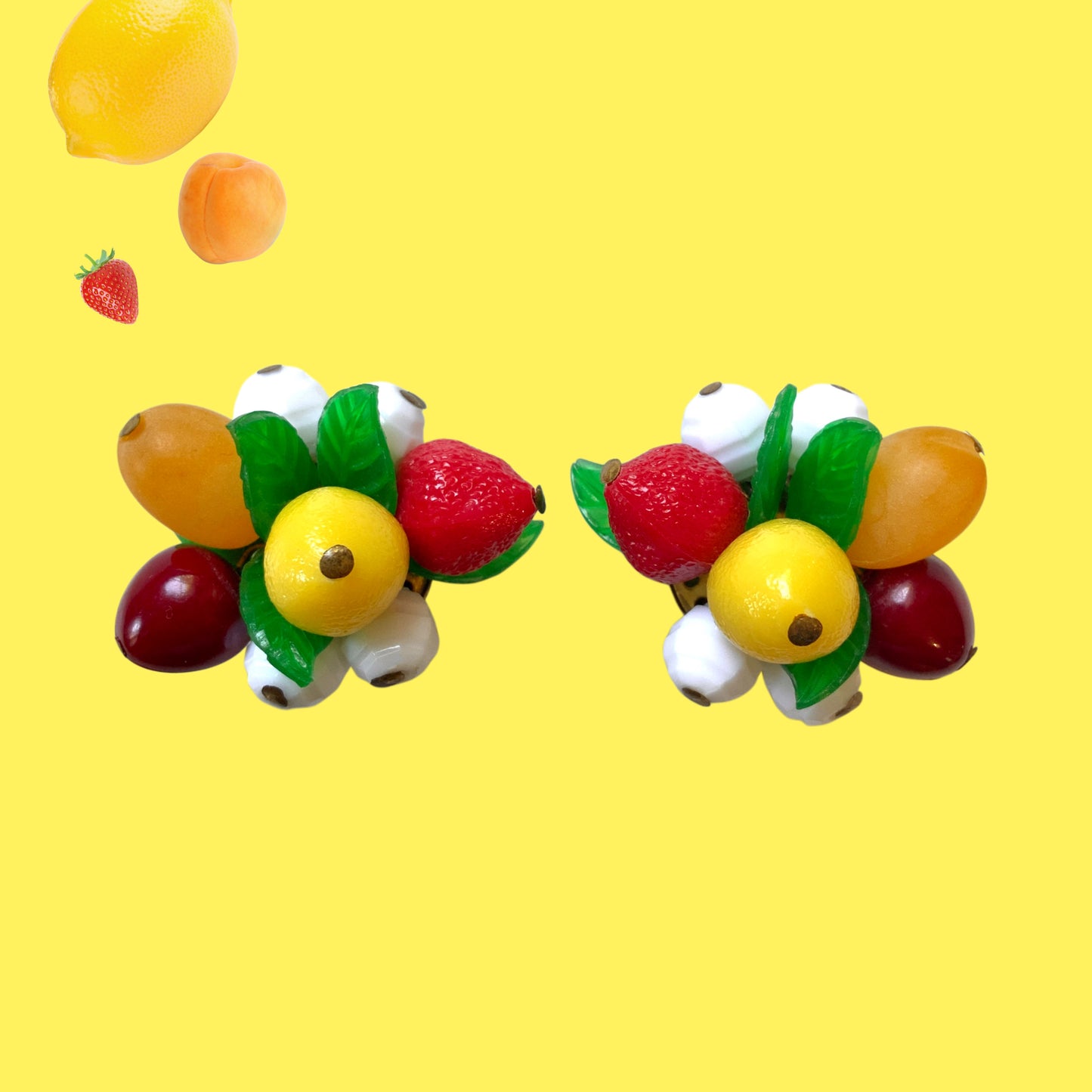 Vintage West Germany kitsch fruit bead clip earrings.  西ドイツ製のキッチュなフルーツビーズのイヤリング。 