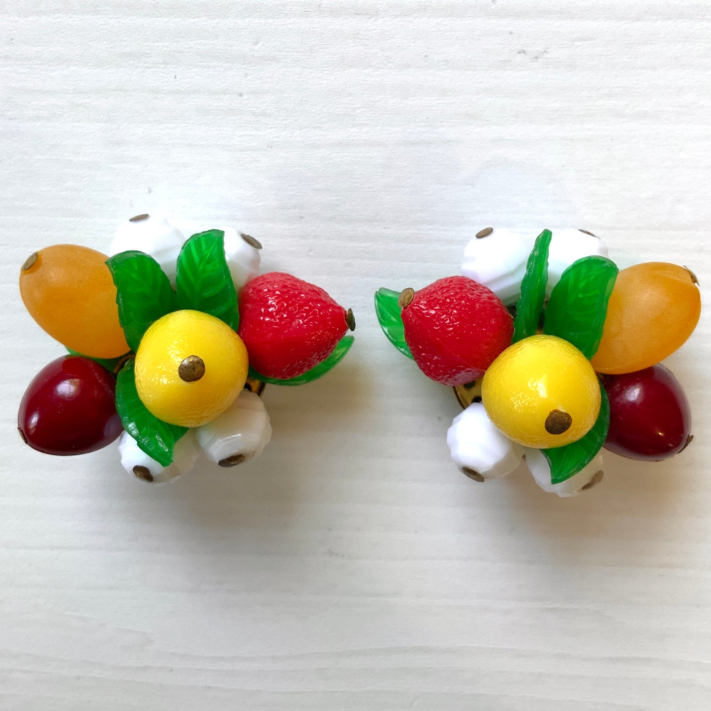 Vintage West Germany kitsch fruit bead clip earrings.  西ドイツ製のキッチュなフルーツビーズのイヤリング。 